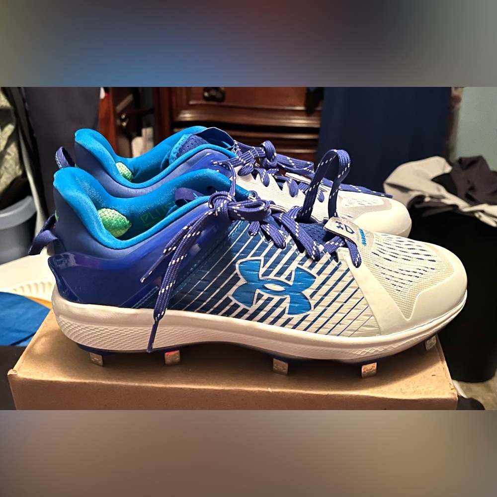 Mens size 7 Under Armour 400 yard low metal baseball cleats royal 3025592-409
